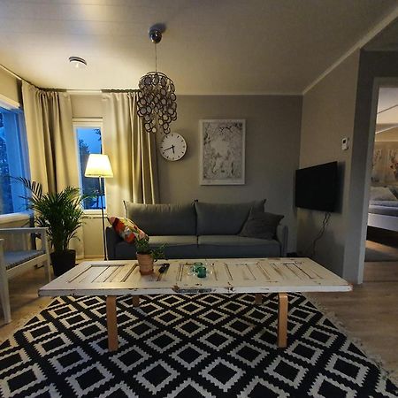 Vaere Holiday Home - Lakeside Relaxation Point イナリ エクステリア 写真