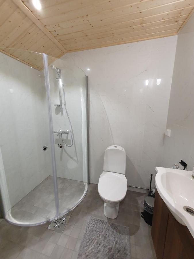 Vaere Holiday Home - Lakeside Relaxation Point イナリ エクステリア 写真