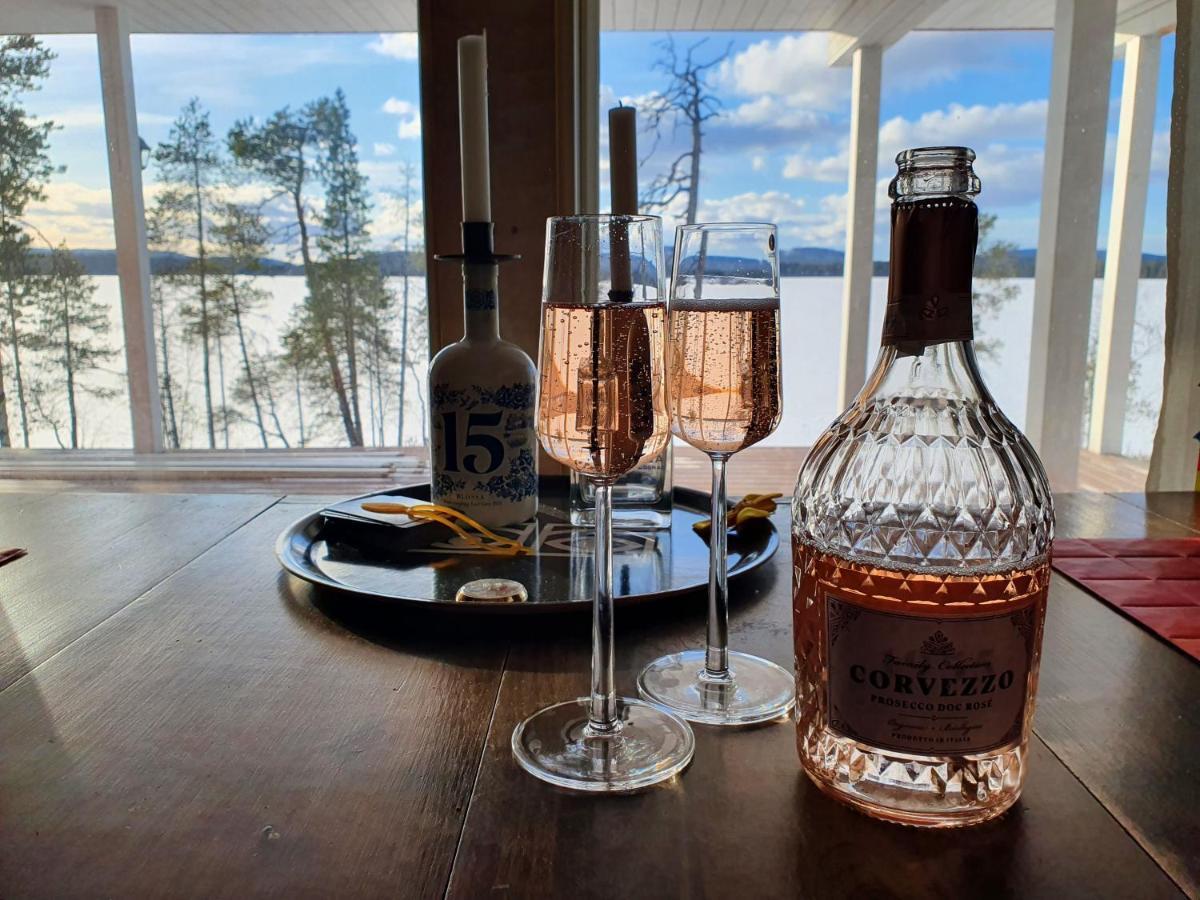Vaere Holiday Home - Lakeside Relaxation Point イナリ エクステリア 写真